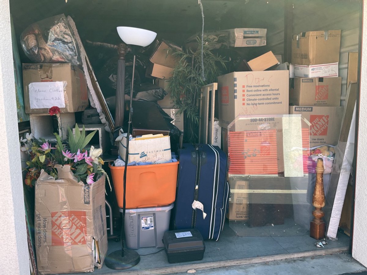 10 x 20 storage unit in Santa Clarita, CA