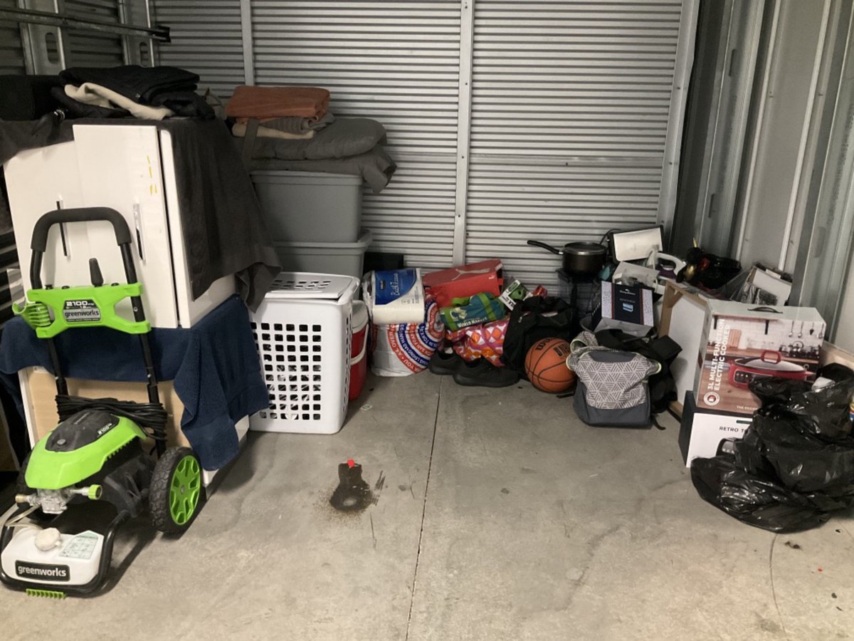 7 x 10 storage unit in Sylmar, CA