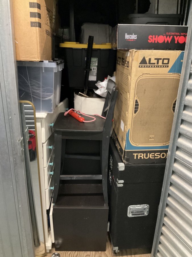 5 x 10 storage unit in Tujunga, CA