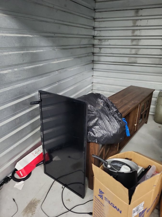 10 x 10 storage unit in Clermont, FL