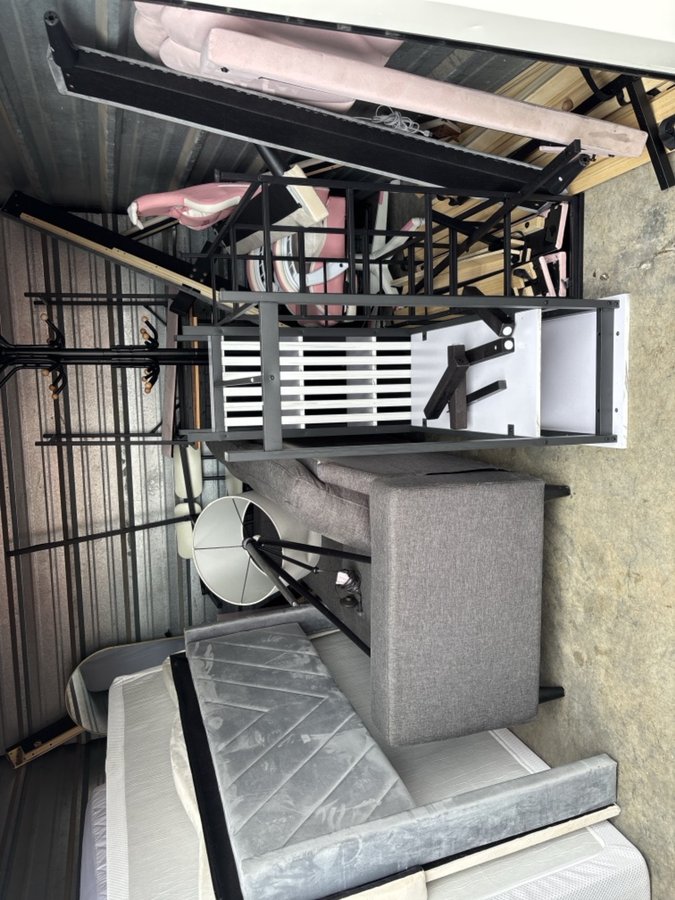 10 x 10 storage unit in Saint Ann, MO