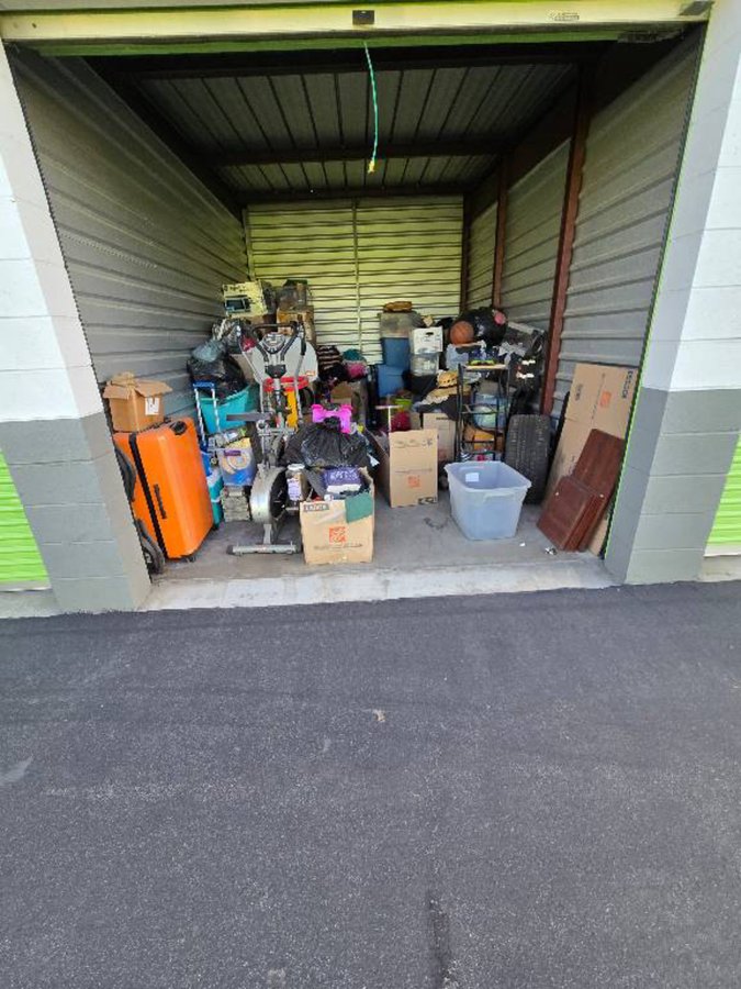 10 x 15 storage unit in Rialto, CA