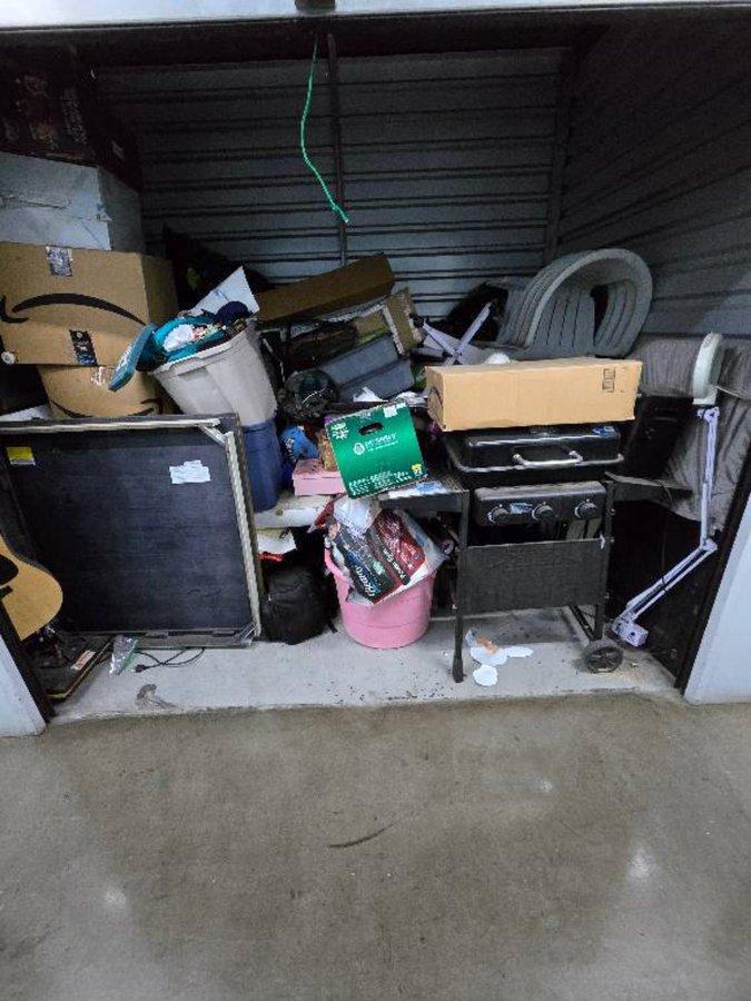 7 x 10 storage unit in Rialto, CA