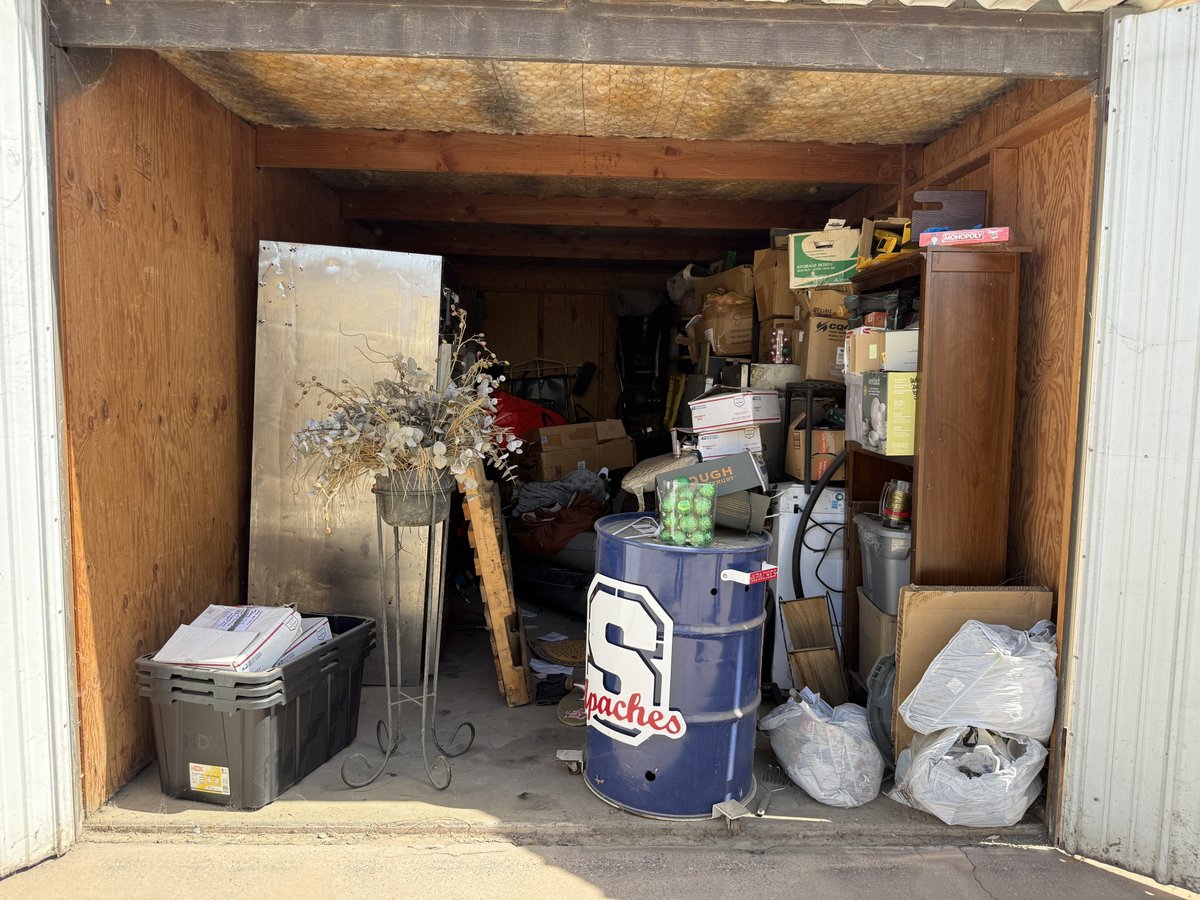 10 x 20 storage unit in Fresno, CA
