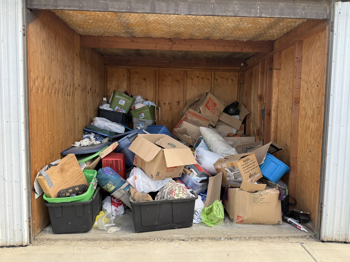10 x 10 storage unit in Fresno, CA