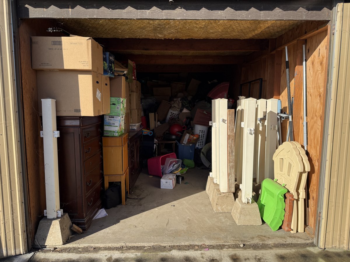 10 x 20 storage unit in Fresno, CA