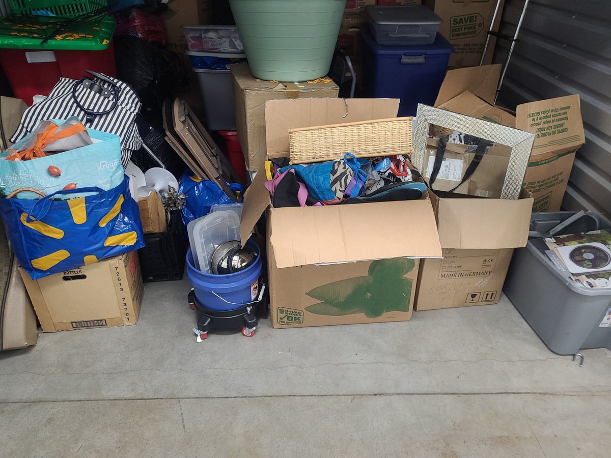 10 x 10 storage unit in Portland, OR