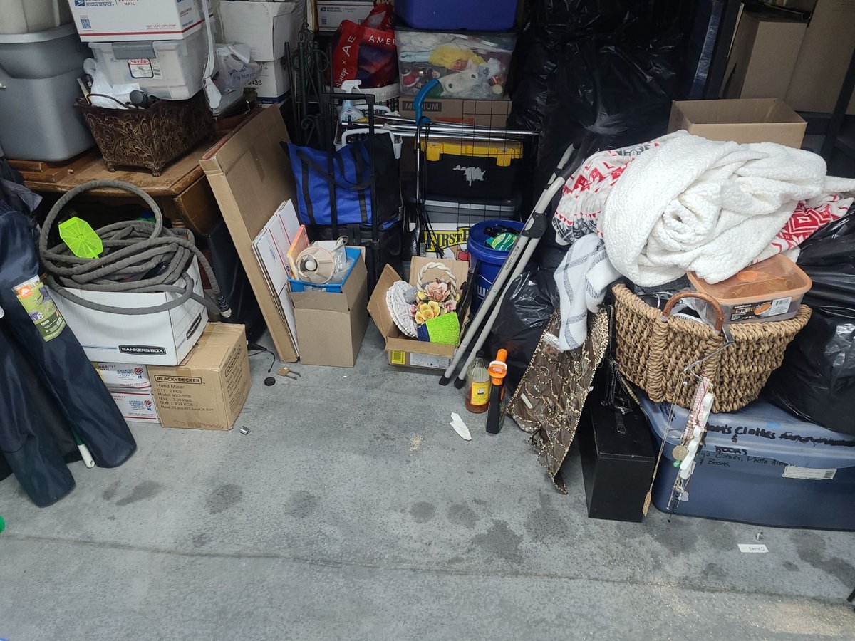 10 x 10 storage unit in Portland, OR