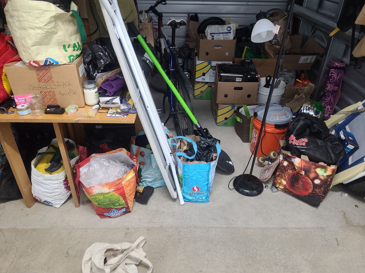 10 x 10 storage unit in Portland, OR