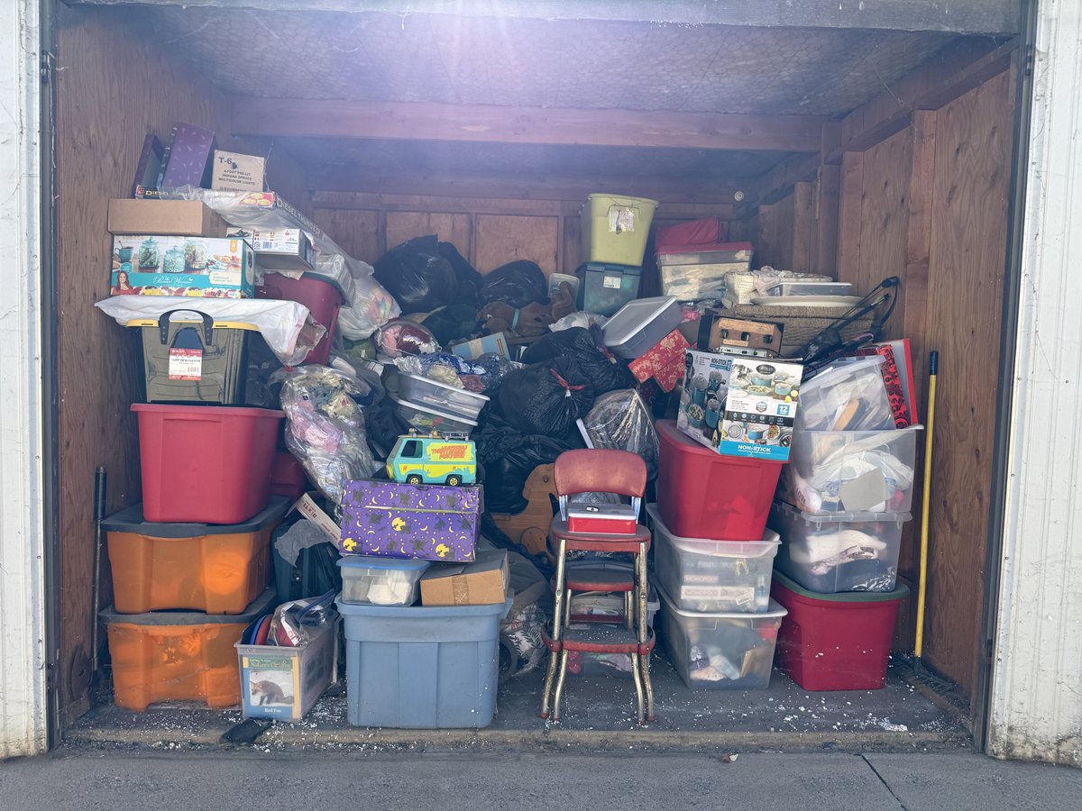 10 x 10 storage unit in Fresno, CA