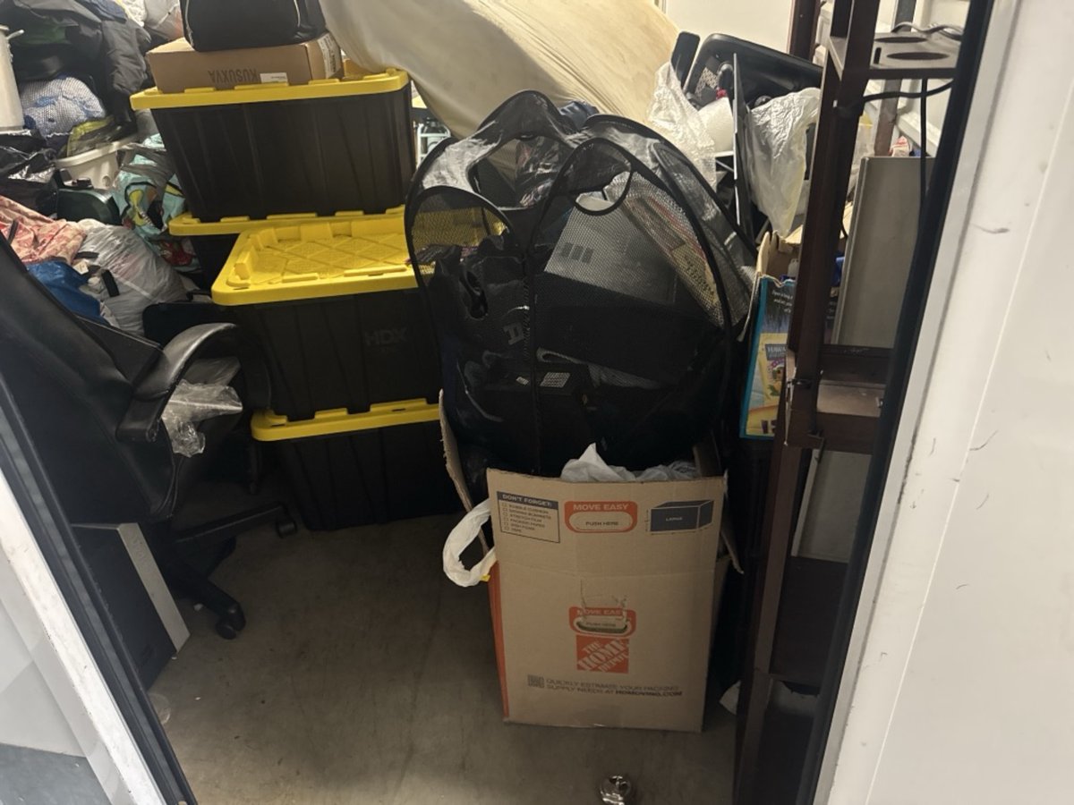10 x 15 storage unit in Long Beach, CA