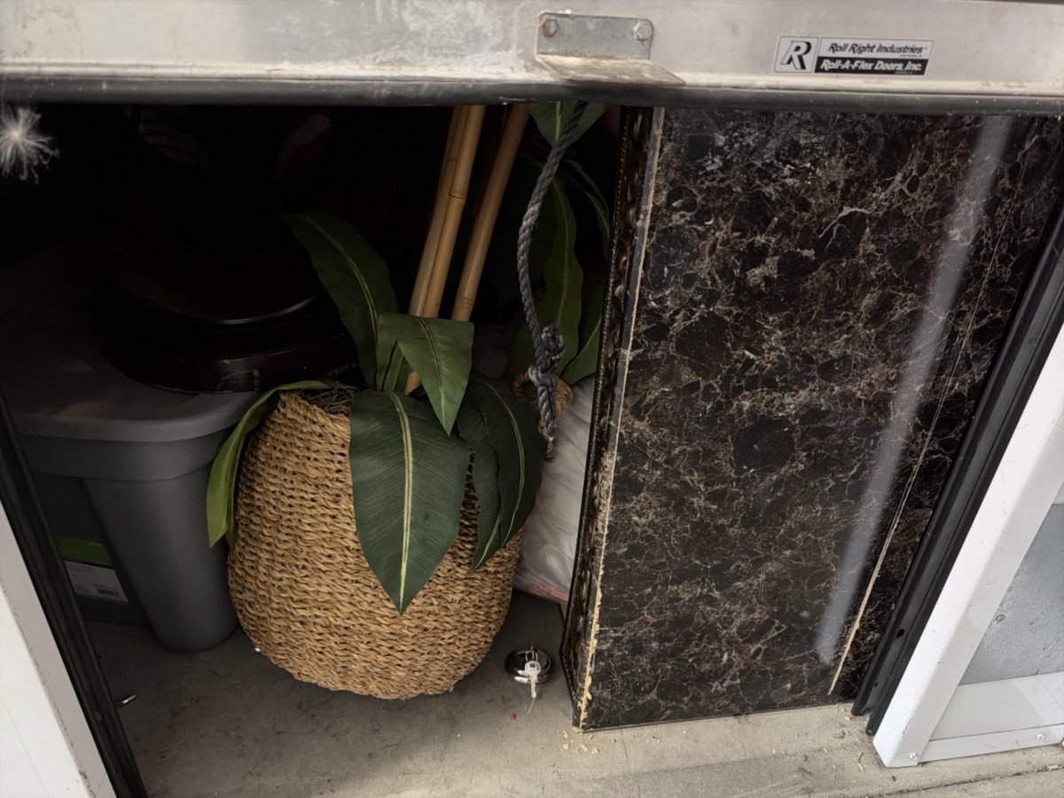 10 x 10 storage unit in Long Beach, CA