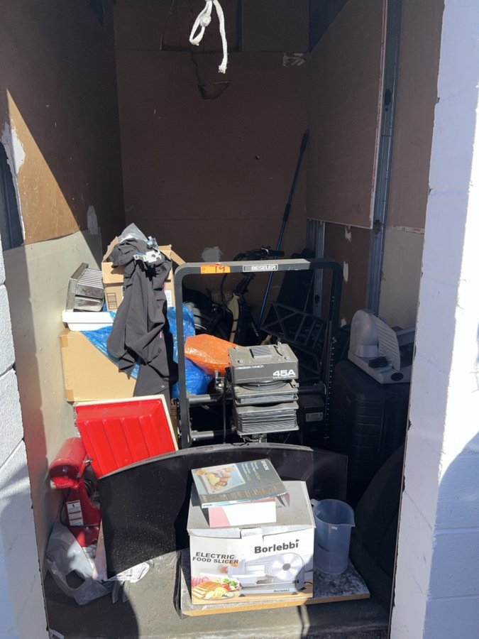 5 x 10 storage unit in Wilmington, CA