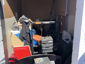 5 x 10 storage unit in Wilmington, CA