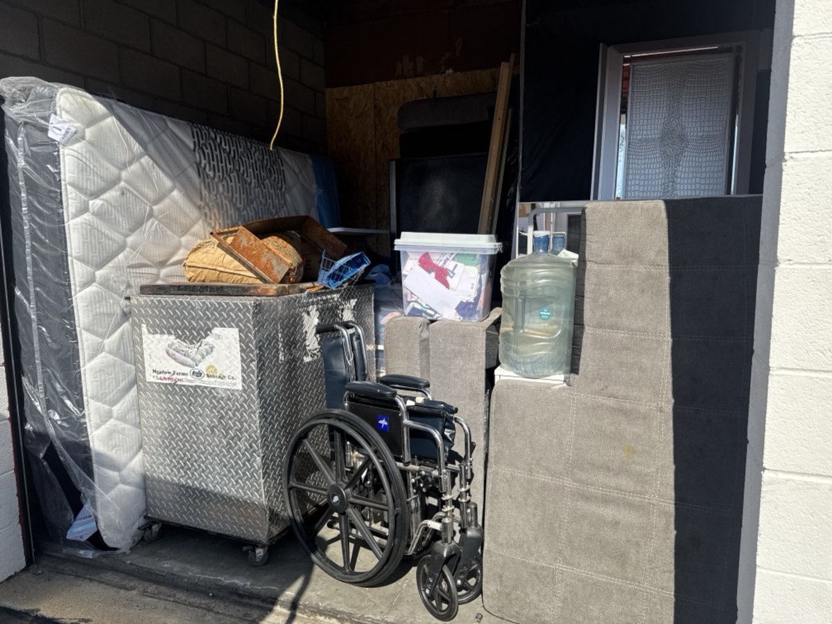 10 x 10 storage unit in Wilmington, CA