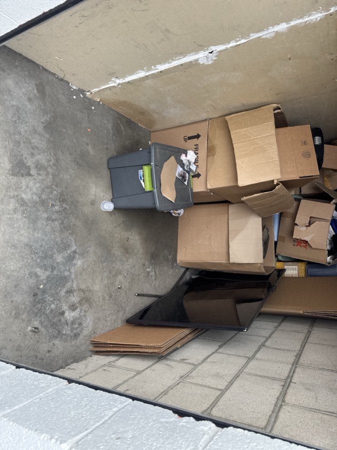 5 x 10 storage unit in Wilmington, CA