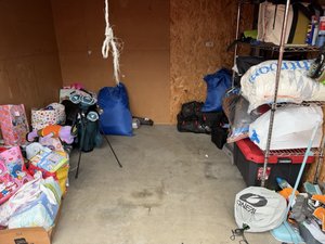 10 x 10 storage unit in Wilmington, CA