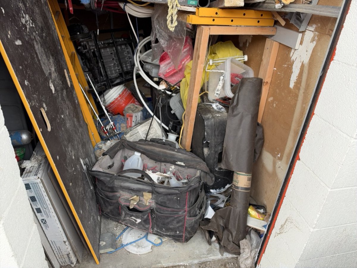 5 x 10 storage unit in Wilmington, CA