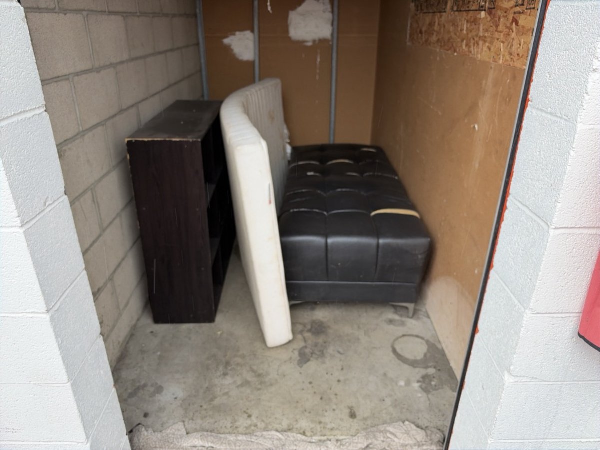 5 x 10 storage unit in Wilmington, CA