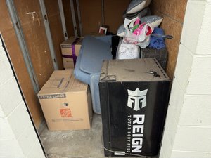 5 x 10 storage unit in Wilmington, CA
