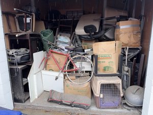 10 x 10 storage unit in Wilmington, CA