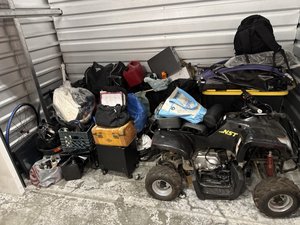 5 x 10 storage unit in Long Beach, CA
