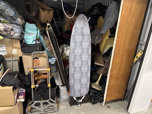 10 x 10 storage unit in Long Beach, CA