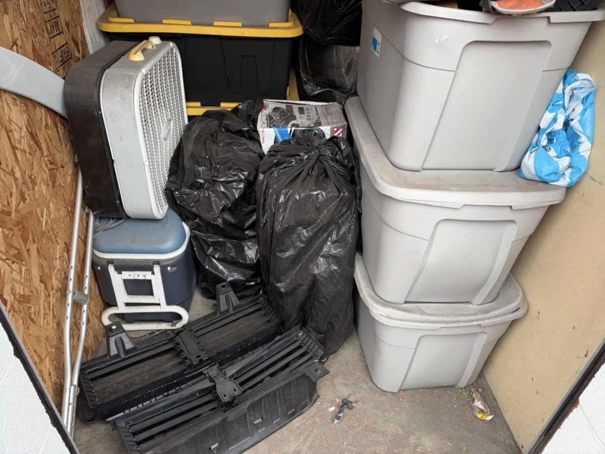 5 x 10 storage unit in Wilmington, CA