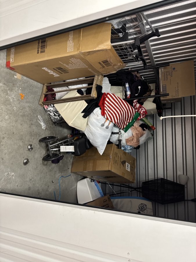 8 x 13 storage unit in Long Beach, CA