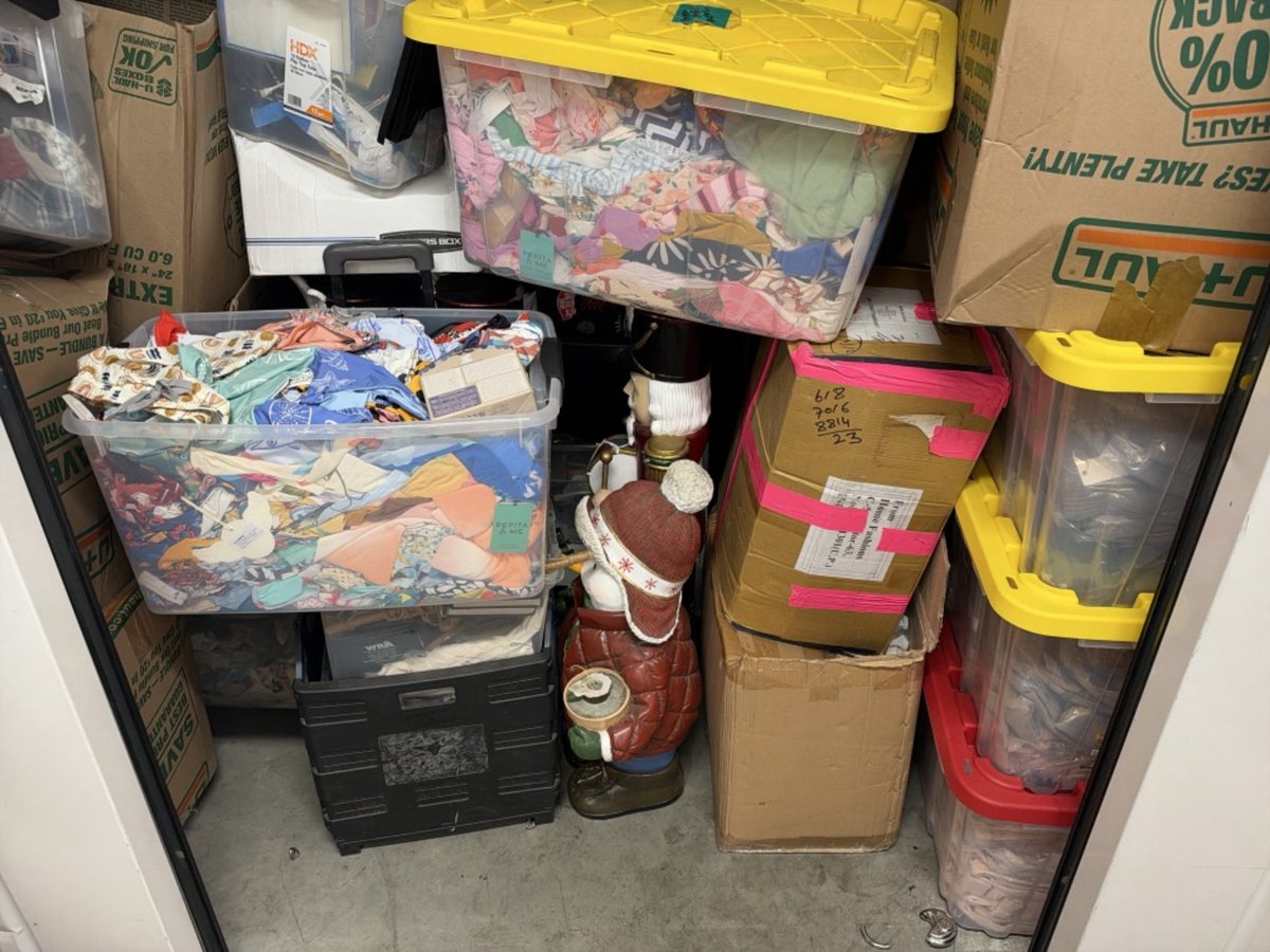 9 x 10 storage unit in Long Beach, CA