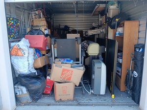 10 x 20 storage unit in Richmond, CA