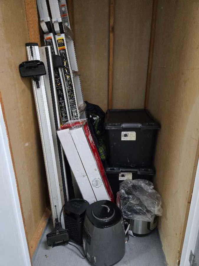 3 x 4 storage unit in Daly City, CA