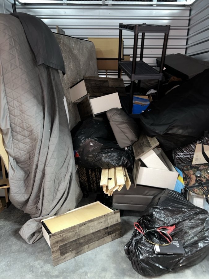 10 x 10 storage unit in Aurora, CO