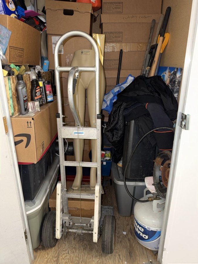 5 x 5 storage unit in Aurora, CO