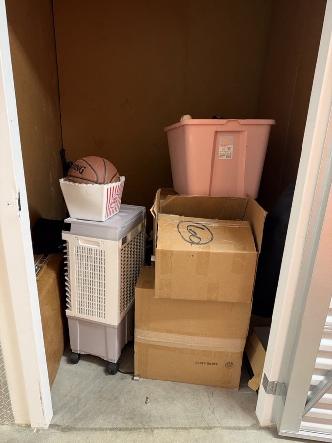5 x 5 storage unit in Englewood, CO