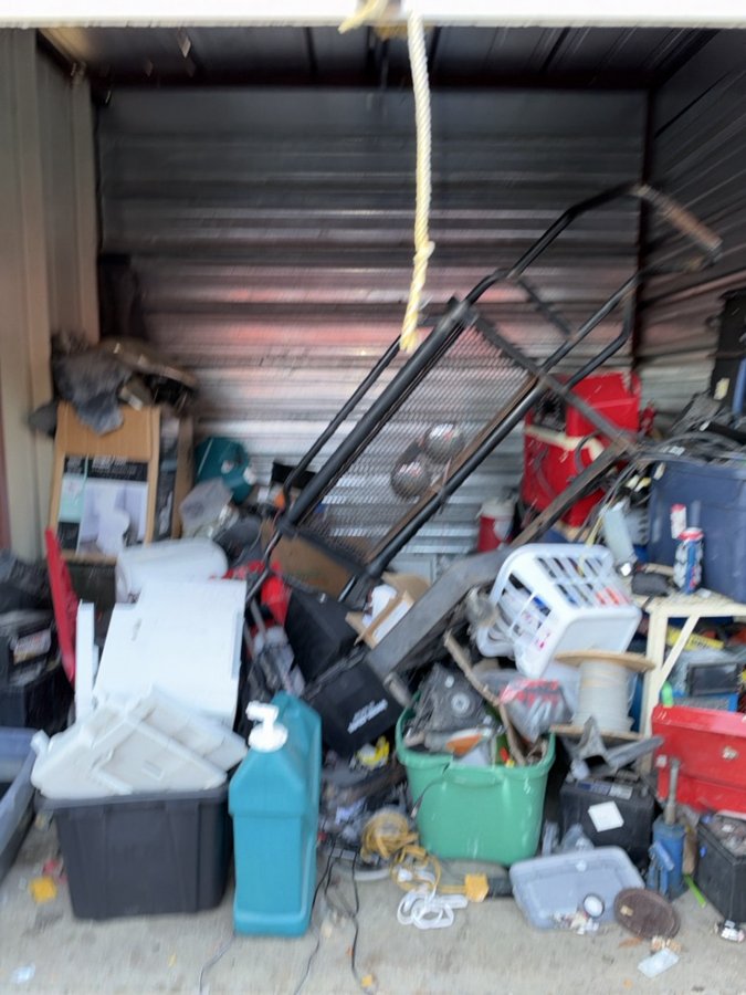 10 x 10 storage unit in Aurora, CO