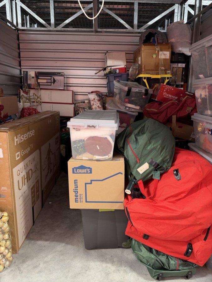 10 x 10 storage unit in Aurora, CO