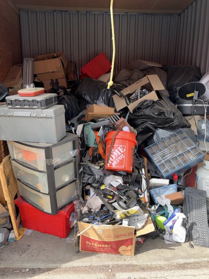 10 x 10 storage unit in Aurora, CO