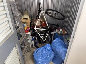 5 x 5 storage unit in Los Angeles, CA
