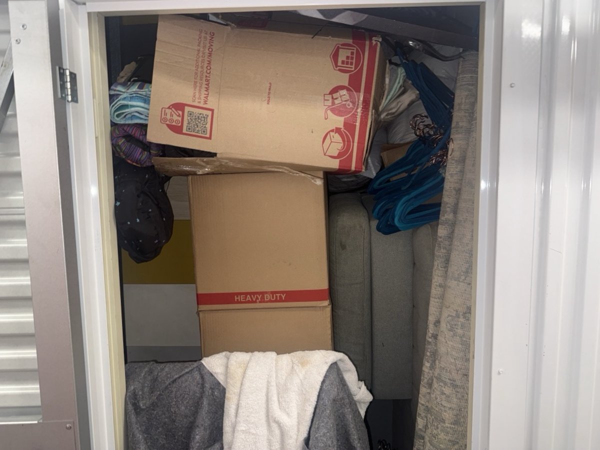 5 x 10 storage unit in Los Angeles, CA