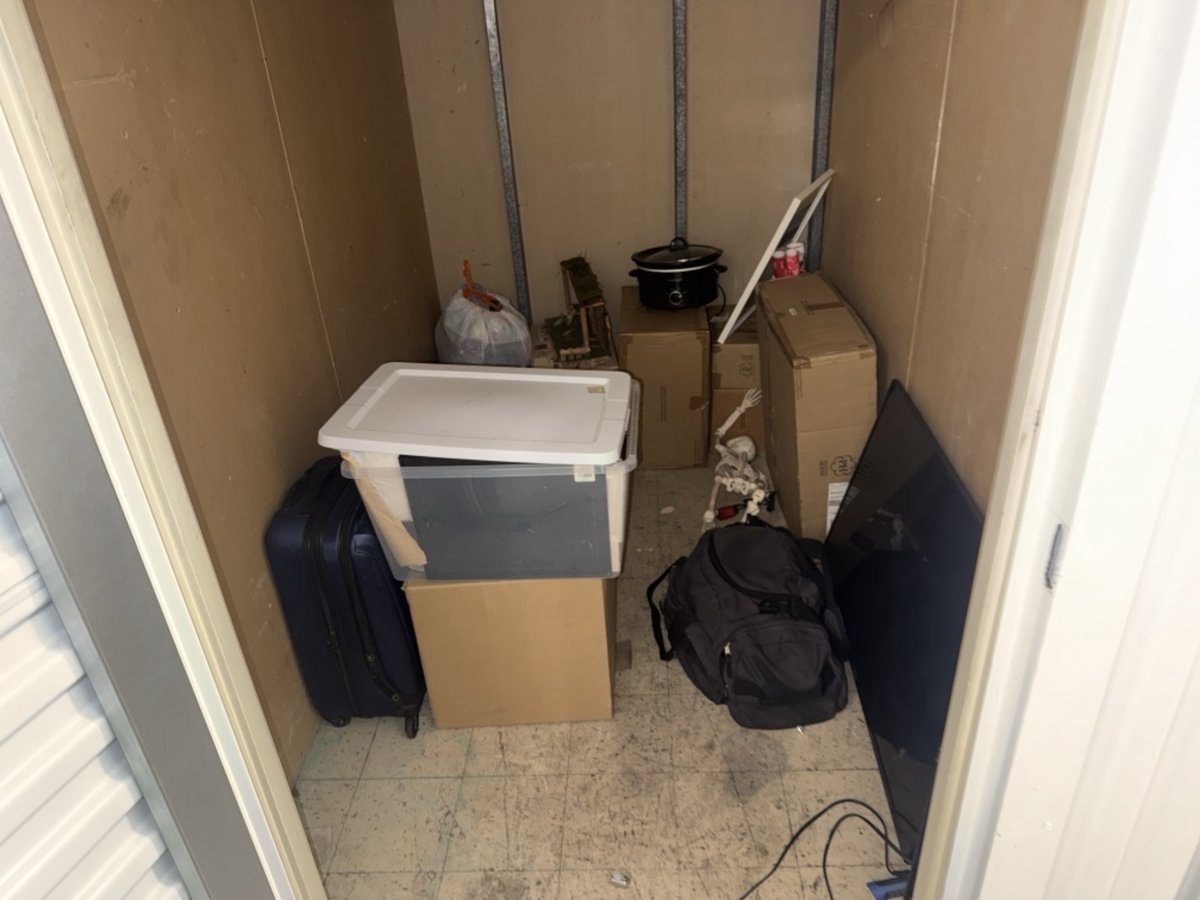 5 x 8 storage unit in Los Angeles, CA