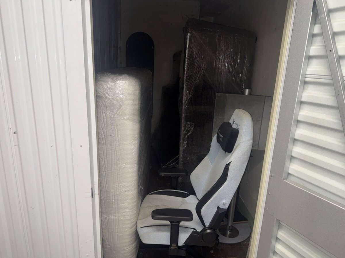 6 x 13 storage unit in Los Angeles, CA