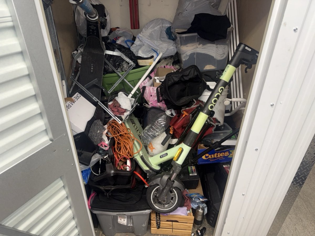 5 x 5 storage unit in Los Angeles, CA