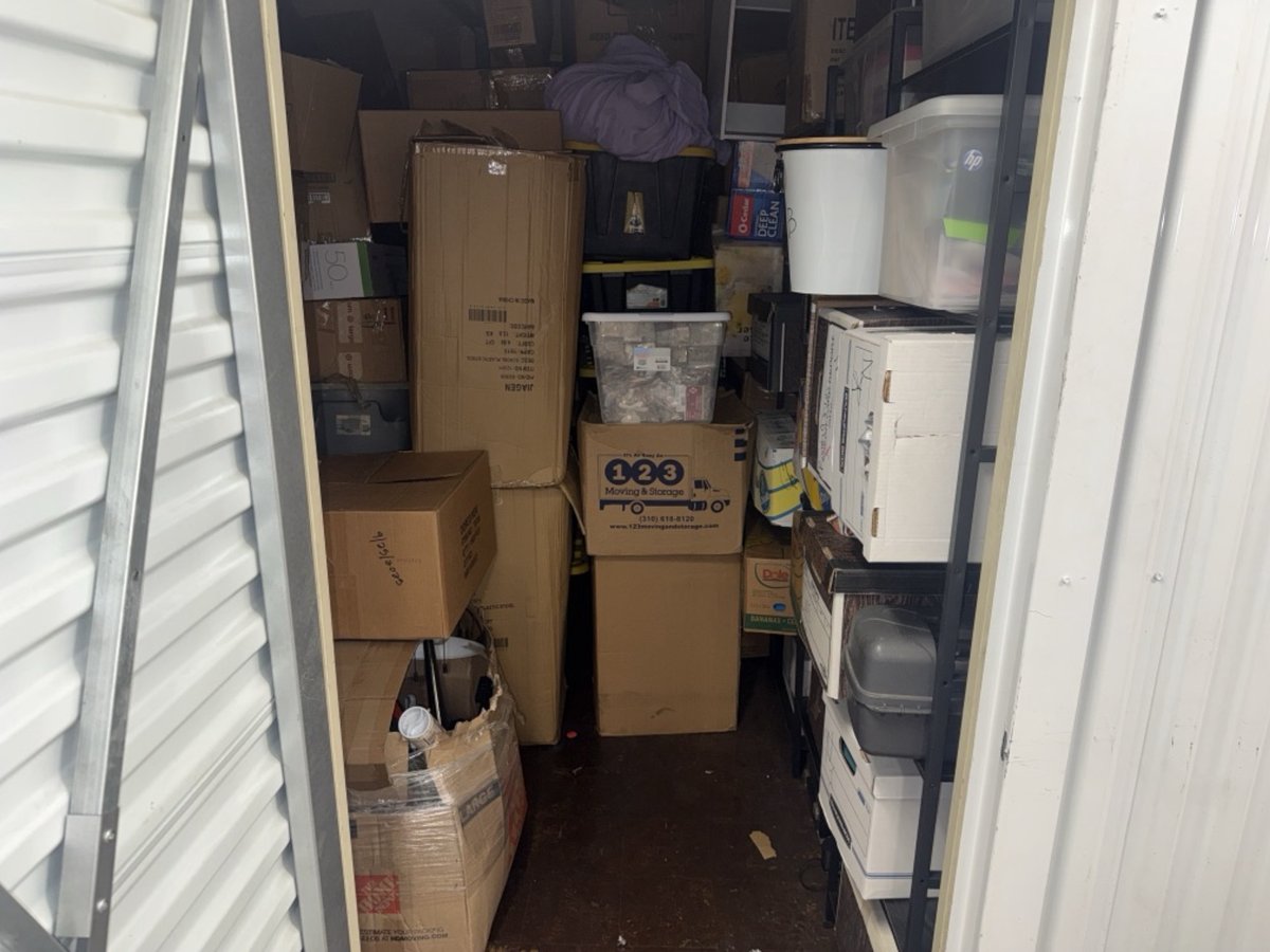 11 x 13 storage unit in Los Angeles, CA