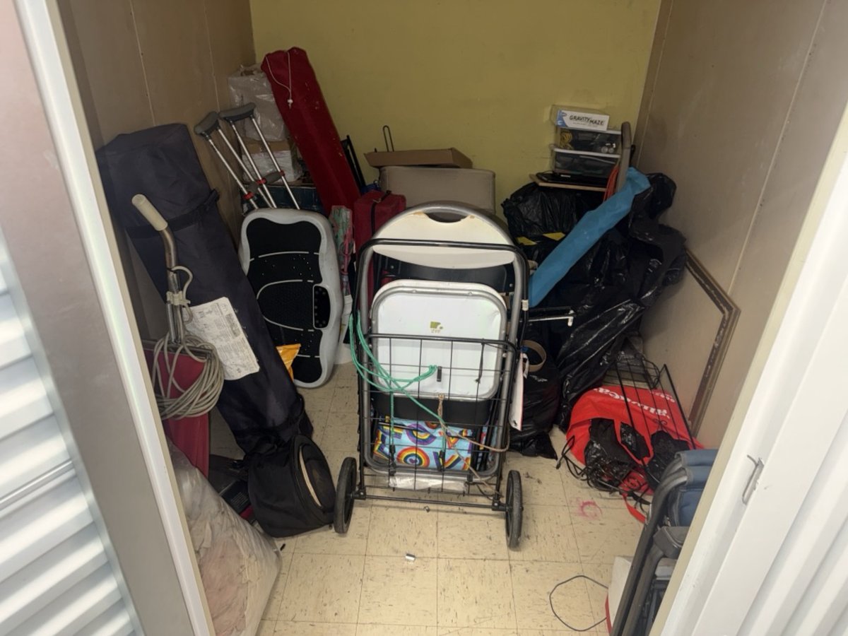 7 x 8 storage unit in Los Angeles, CA