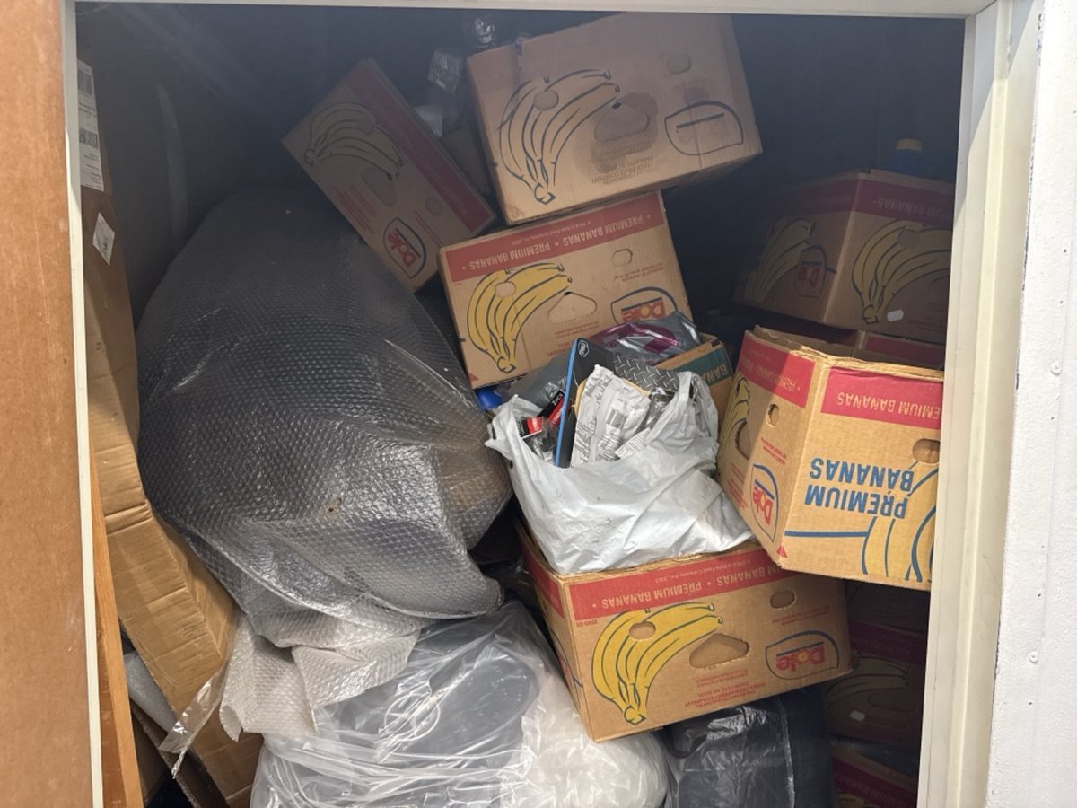 10 x 4 storage unit in Los Angeles, CA