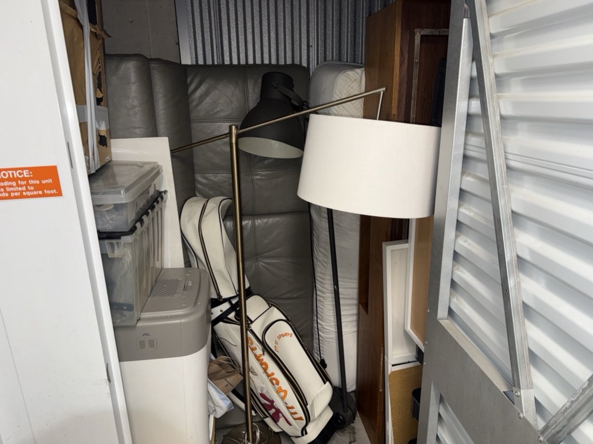 10 x 5 storage unit in Los Angeles, CA
