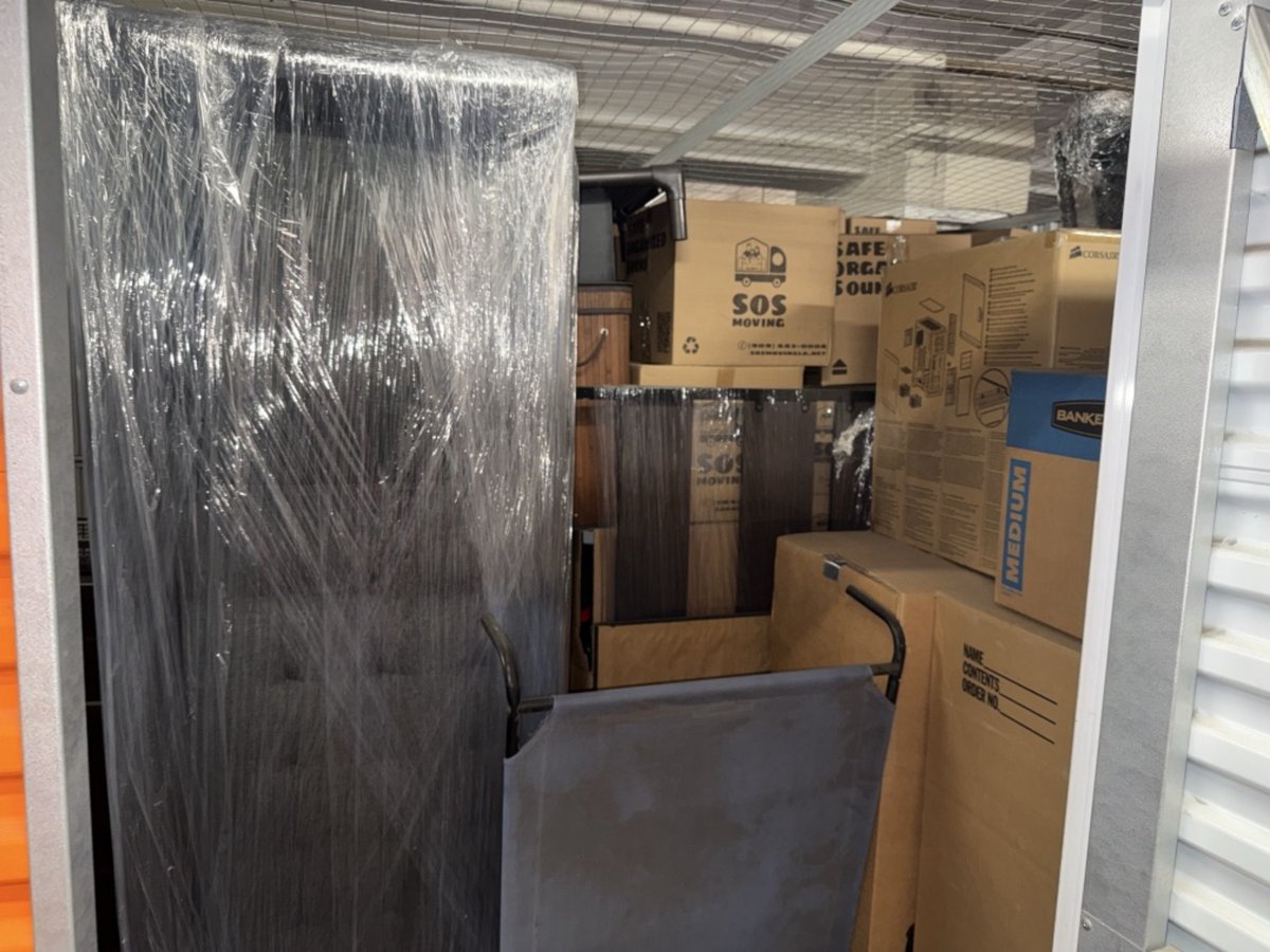 15 x 10 storage unit in Los Angeles, CA