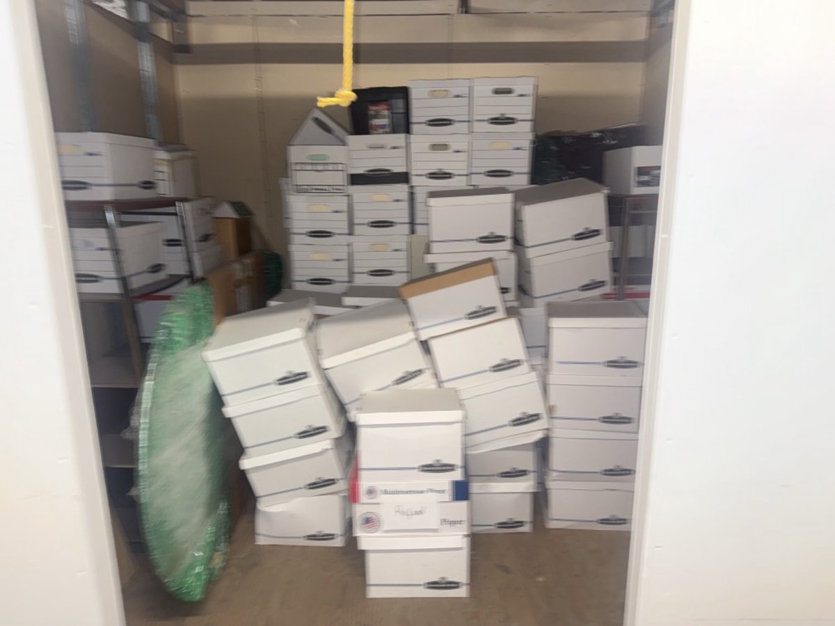10 x 10 storage unit in Glendale, CA