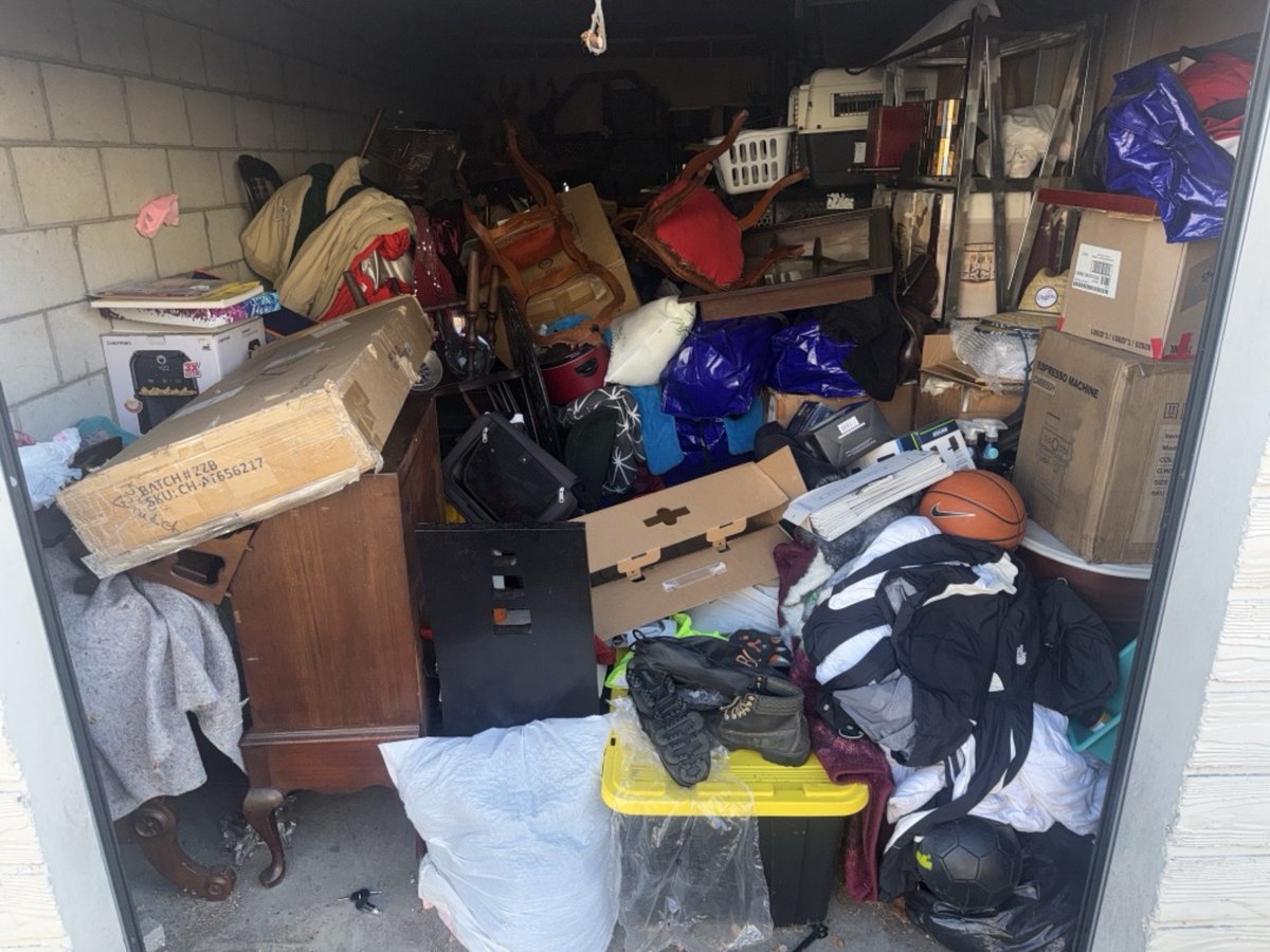10 x 30 storage unit in Glendale, CA
